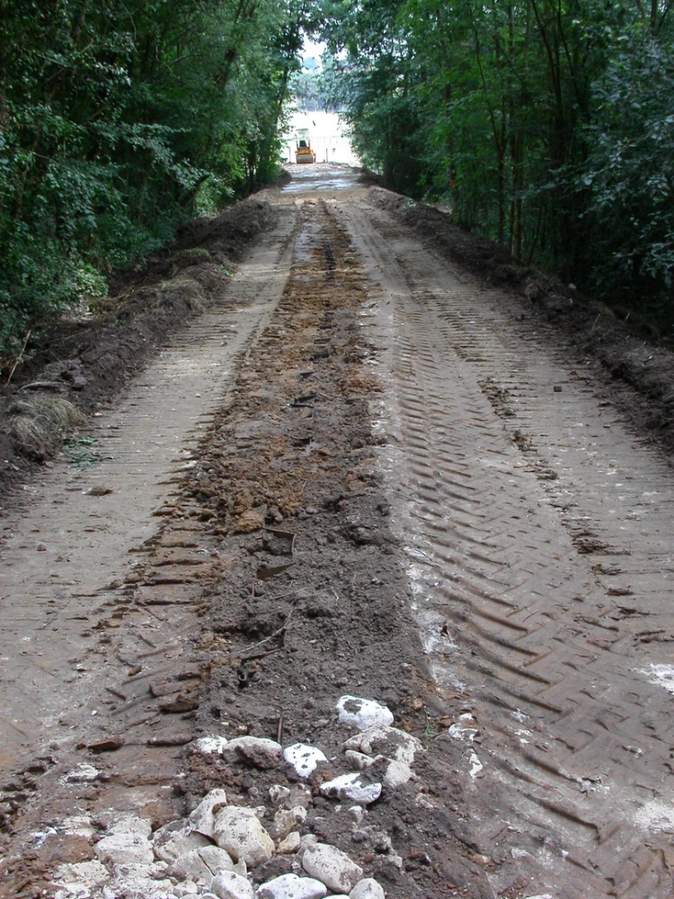 Terrassement du barrage (+ palplanches)